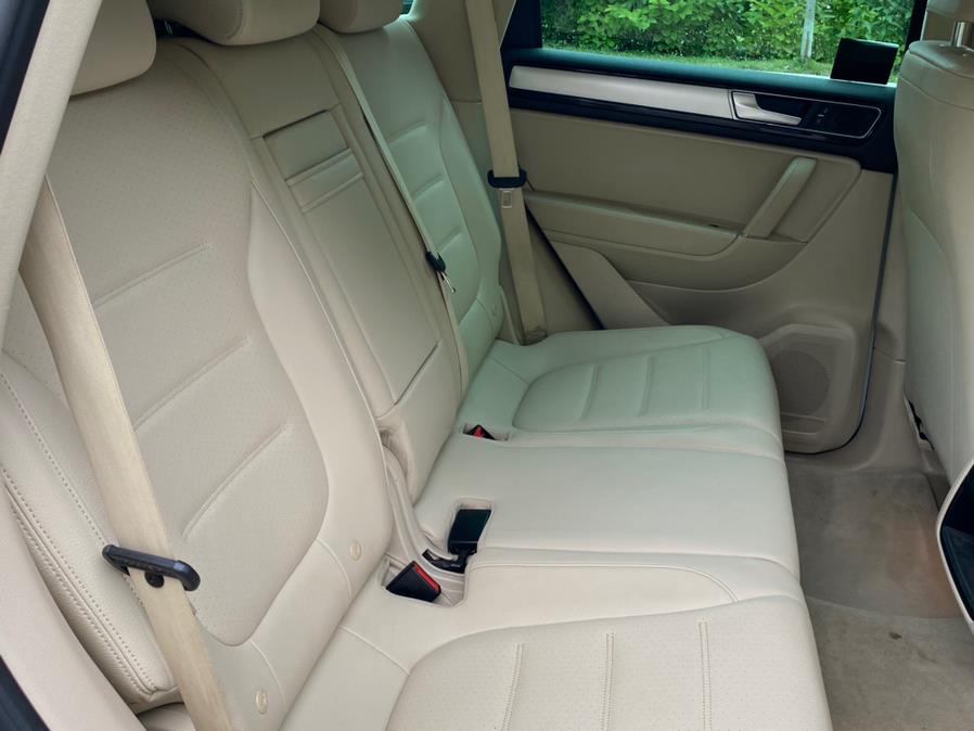 Used Volkswagen Touareg 4dr V6 Sport w/Technology 2016 | Lava Motors 2 Inc. Canton, Connecticut Used Volkswagen Touareg 4dr V6 Sport w/Technology 2016 | Lava Motors 2 Inc. Canton, Connecticut