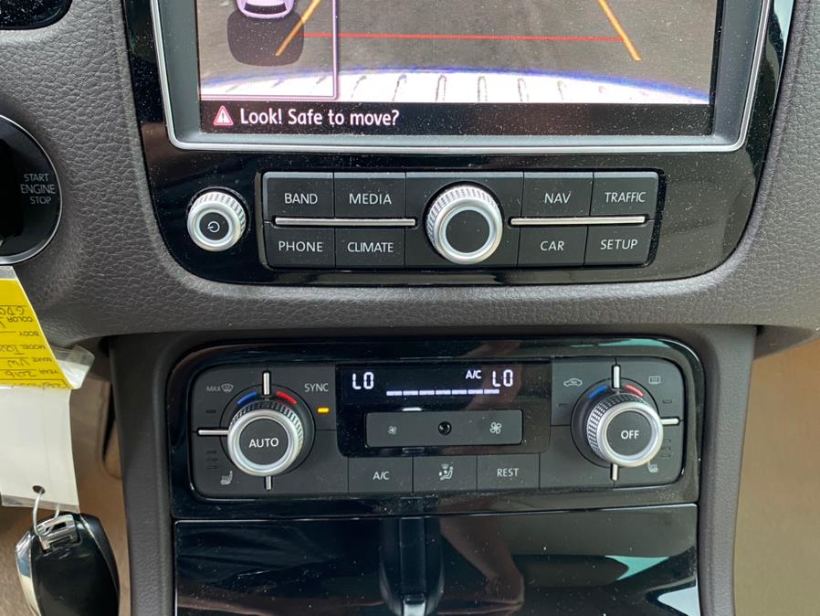 Used Volkswagen Touareg 4dr V6 Sport w/Technology 2016 | Lava Motors 2 Inc. Canton, Connecticut Used Volkswagen Touareg 4dr V6 Sport w/Technology 2016 | Lava Motors 2 Inc. Canton, Connecticut