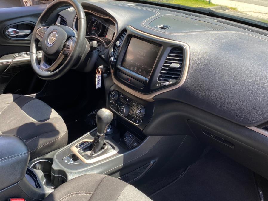Used Jeep Cherokee 4WD 4dr Latitude 2014 | Lava Motors 2 Inc. Canton, Connecticut Used Jeep Cherokee 4WD 4dr Latitude 2014 | Lava Motors 2 Inc. Canton, Connecticut