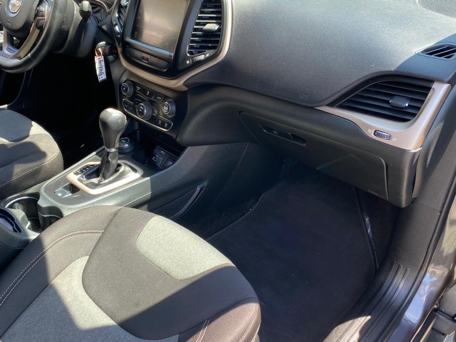 Used Jeep Cherokee 4WD 4dr Latitude 2014 | Lava Motors 2 Inc. Canton, Connecticut Used Jeep Cherokee 4WD 4dr Latitude 2014 | Lava Motors 2 Inc. Canton, Connecticut