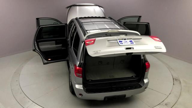 Used Toyota Sequoia 4WD LV8 6-Spd AT SR5 2010 | J&M Automotive Sls&Svc LLC. Naugatuck, Connecticut Used Toyota Sequoia 4WD LV8 6-Spd AT SR5 2010 | J&M Automotive Sls&Svc LLC. Naugatuck, Connecticut