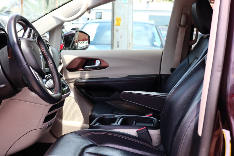 Used Chrysler Pacifica Touring L FWD 2018 | Hillside Auto Mall Inc.. Jamaica, New York Used Chrysler Pacifica Touring L FWD 2018 | Hillside Auto Mall Inc.. Jamaica, New York
