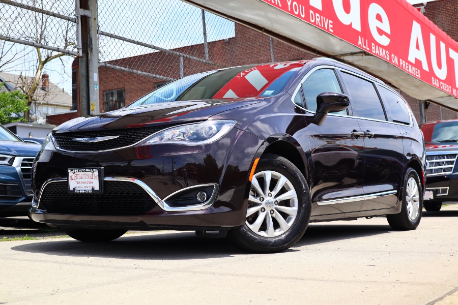 Used Chrysler Pacifica Touring L FWD 2018 | Hillside Auto Mall Inc.. Jamaica, New York Used Chrysler Pacifica Touring L FWD 2018 | Hillside Auto Mall Inc.. Jamaica, New York
