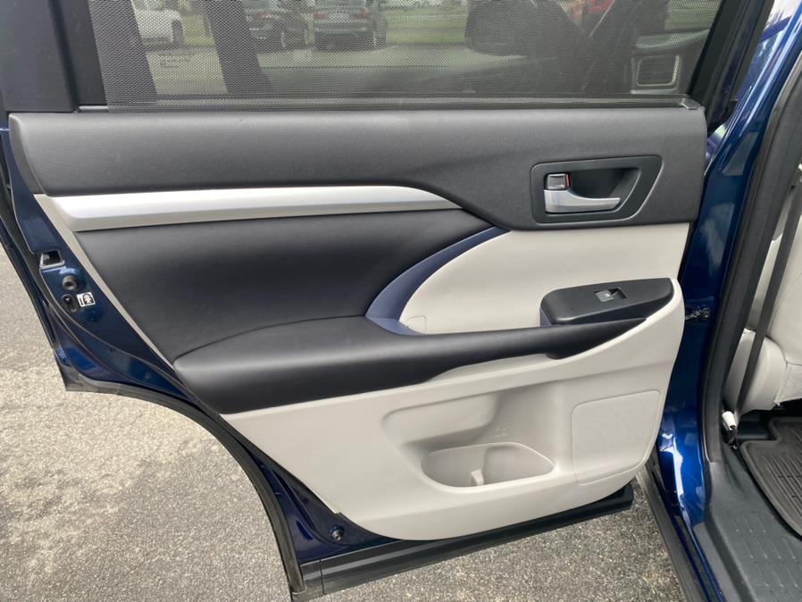 Used Toyota Highlander AWD 4dr V6 XLE (Natl) 2016 | Tru Auto Mall. Berlin, Connecticut Used Toyota Highlander AWD 4dr V6 XLE (Natl) 2016 | Tru Auto Mall. Berlin, Connecticut