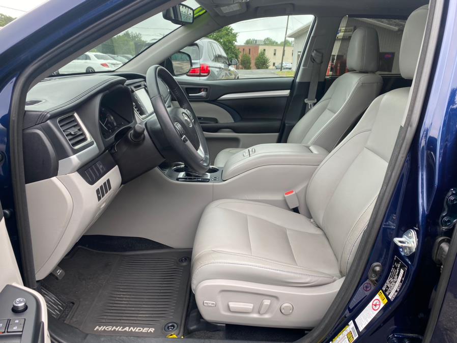 Used Toyota Highlander AWD 4dr V6 XLE (Natl) 2016 | Tru Auto Mall. Berlin, Connecticut Used Toyota Highlander AWD 4dr V6 XLE (Natl) 2016 | Tru Auto Mall. Berlin, Connecticut