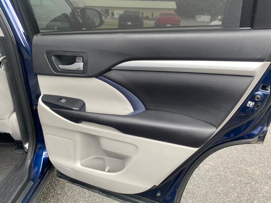 Used Toyota Highlander AWD 4dr V6 XLE (Natl) 2016 | Tru Auto Mall. Berlin, Connecticut Used Toyota Highlander AWD 4dr V6 XLE (Natl) 2016 | Tru Auto Mall. Berlin, Connecticut