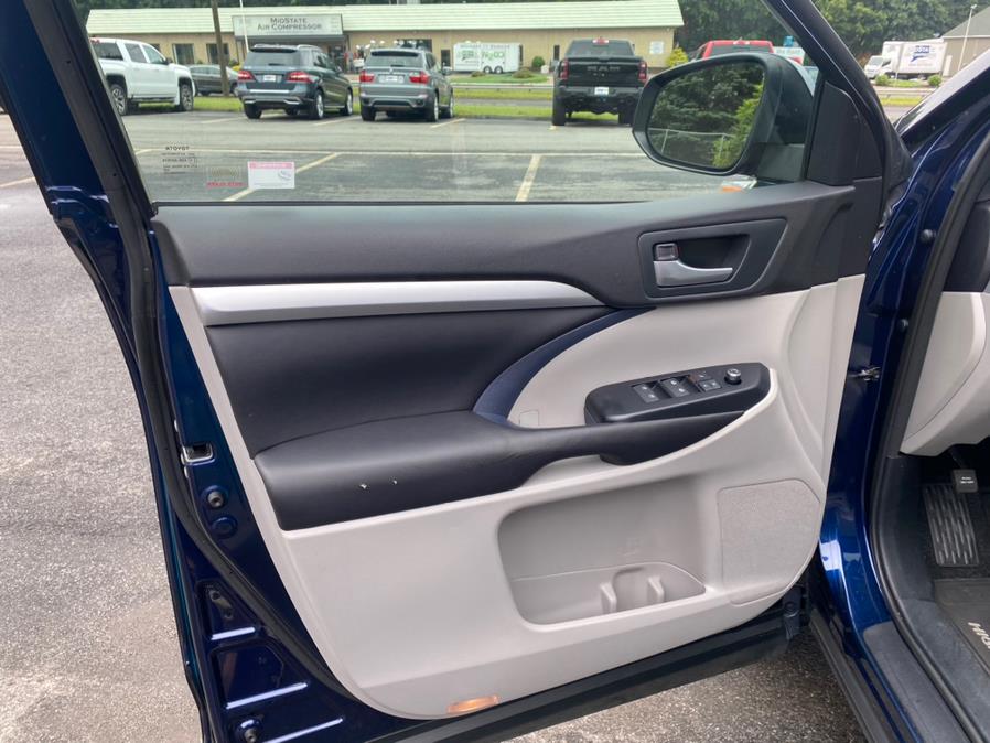 Used Toyota Highlander AWD 4dr V6 XLE (Natl) 2016 | Tru Auto Mall. Berlin, Connecticut Used Toyota Highlander AWD 4dr V6 XLE (Natl) 2016 | Tru Auto Mall. Berlin, Connecticut