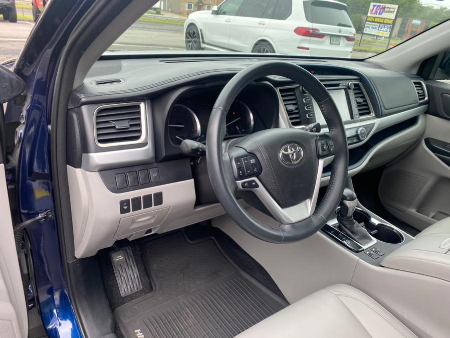 Used Toyota Highlander AWD 4dr V6 XLE (Natl) 2016 | Tru Auto Mall. Berlin, Connecticut Used Toyota Highlander AWD 4dr V6 XLE (Natl) 2016 | Tru Auto Mall. Berlin, Connecticut