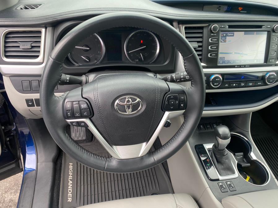 Used Toyota Highlander AWD 4dr V6 XLE (Natl) 2016 | Tru Auto Mall. Berlin, Connecticut Used Toyota Highlander AWD 4dr V6 XLE (Natl) 2016 | Tru Auto Mall. Berlin, Connecticut