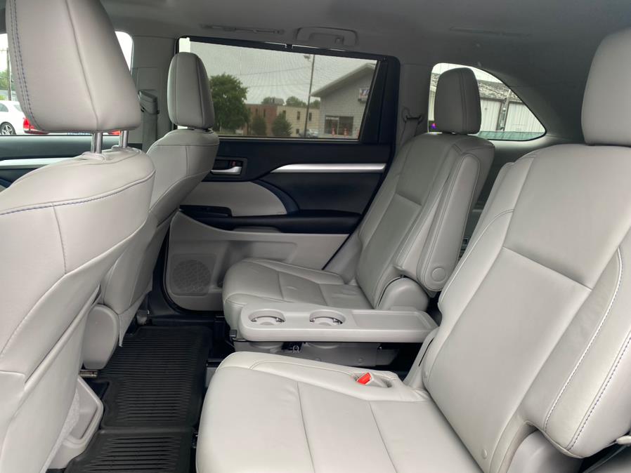 Used Toyota Highlander AWD 4dr V6 XLE (Natl) 2016 | Tru Auto Mall. Berlin, Connecticut Used Toyota Highlander AWD 4dr V6 XLE (Natl) 2016 | Tru Auto Mall. Berlin, Connecticut
