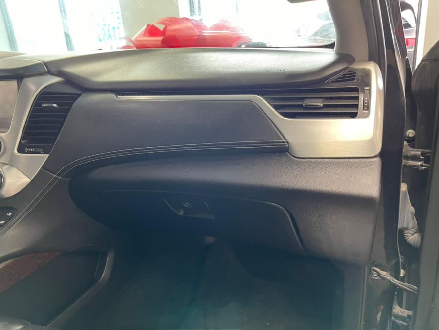 2017 GMC Yukon 4WD 4dr SLT, available for sale in Inwood, New York | 5 Towns Drive. Inwood, New York 2017 GMC Yukon 4WD 4dr SLT, available for sale in Inwood, New York | 5 Towns Drive. Inwood, New York