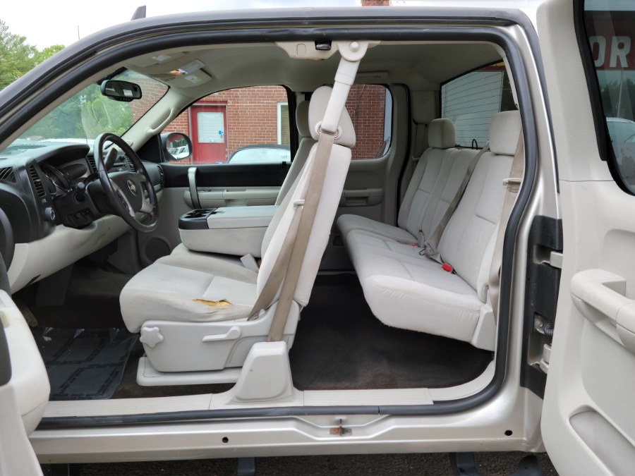 Used Chevrolet Silverado 1500 4WD Ext Cab 143.5" LT w/1LT 2007 | Toro Auto. East Windsor, Connecticut Used Chevrolet Silverado 1500 4WD Ext Cab 143.5" LT w/1LT 2007 | Toro Auto. East Windsor, Connecticut