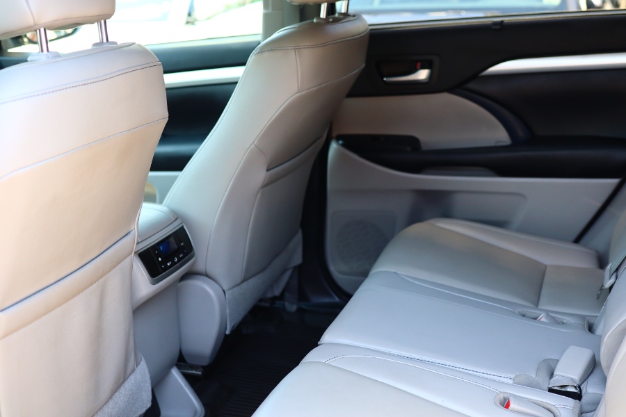 Used Toyota Highlander XLE V6 AWD (Natl) 2019 | Hillside Auto Mall Inc.. Jamaica, New York Used Toyota Highlander XLE V6 AWD (Natl) 2019 | Hillside Auto Mall Inc.. Jamaica, New York