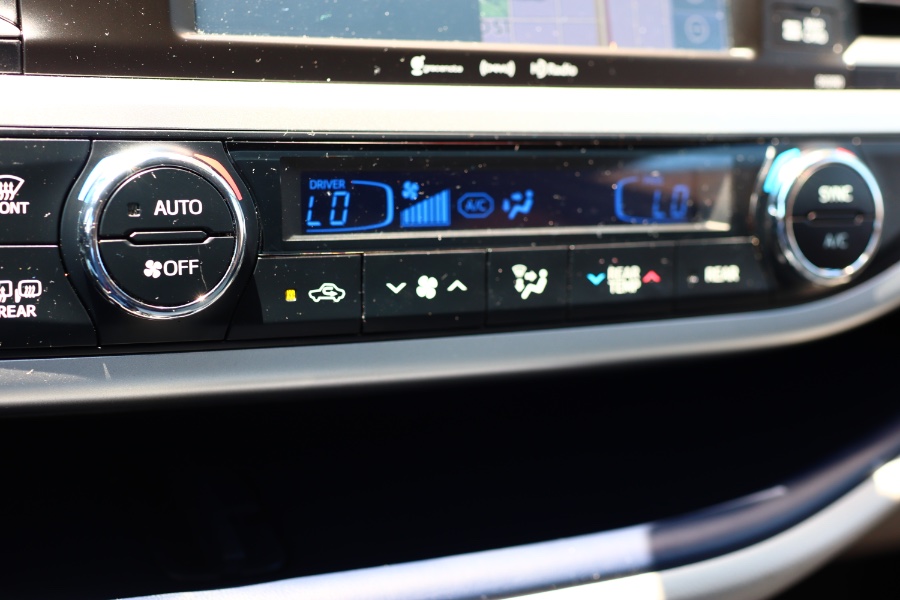 Used Toyota Highlander XLE V6 AWD (Natl) 2019 | Hillside Auto Mall Inc.. Jamaica, New York Used Toyota Highlander XLE V6 AWD (Natl) 2019 | Hillside Auto Mall Inc.. Jamaica, New York