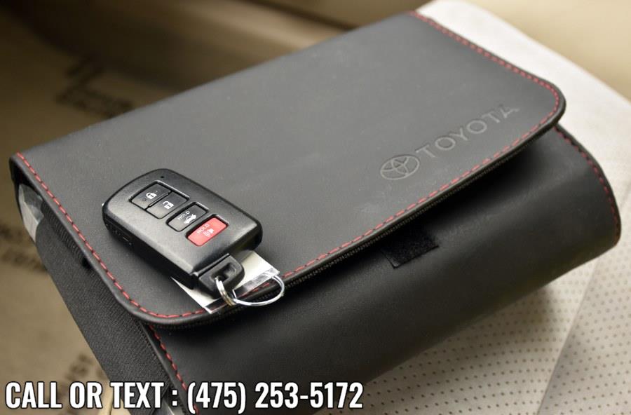 2014 Toyota Camry Hybrid 4dr Sdn XLE *Ltd Avail*, available for sale in Waterbury, Connecticut | Highline Car Connection. Waterbury, Connecticut 2014 Toyota Camry Hybrid 4dr Sdn XLE *Ltd Avail*, available for sale in Waterbury, Connecticut | Highline Car Connection. Waterbury, Connecticut