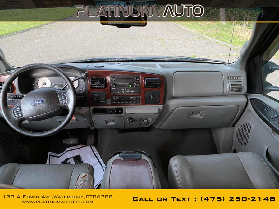 Used Ford Super Duty F-350 SRW Crew Cab 156" Lariat 4WD 2006 | Platinum Auto Care. Waterbury, Connecticut Used Ford Super Duty F-350 SRW Crew Cab 156" Lariat 4WD 2006 | Platinum Auto Care. Waterbury, Connecticut