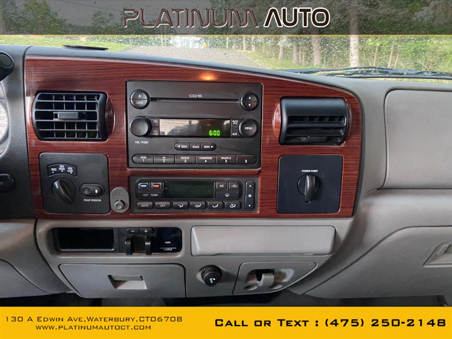 Used Ford Super Duty F-350 SRW Crew Cab 156" Lariat 4WD 2006 | Platinum Auto Care. Waterbury, Connecticut Used Ford Super Duty F-350 SRW Crew Cab 156" Lariat 4WD 2006 | Platinum Auto Care. Waterbury, Connecticut