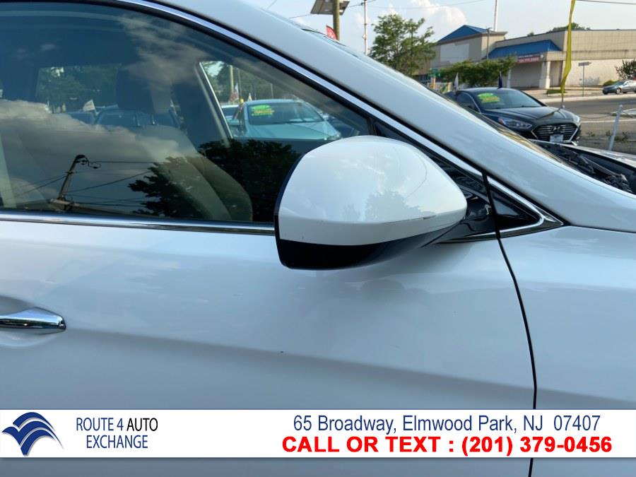 Used Hyundai Santa Fe AWD 4dr GLS 2014 | Route 4 Auto Exchange. Elmwood Park, New Jersey Used Hyundai Santa Fe AWD 4dr GLS 2014 | Route 4 Auto Exchange. Elmwood Park, New Jersey