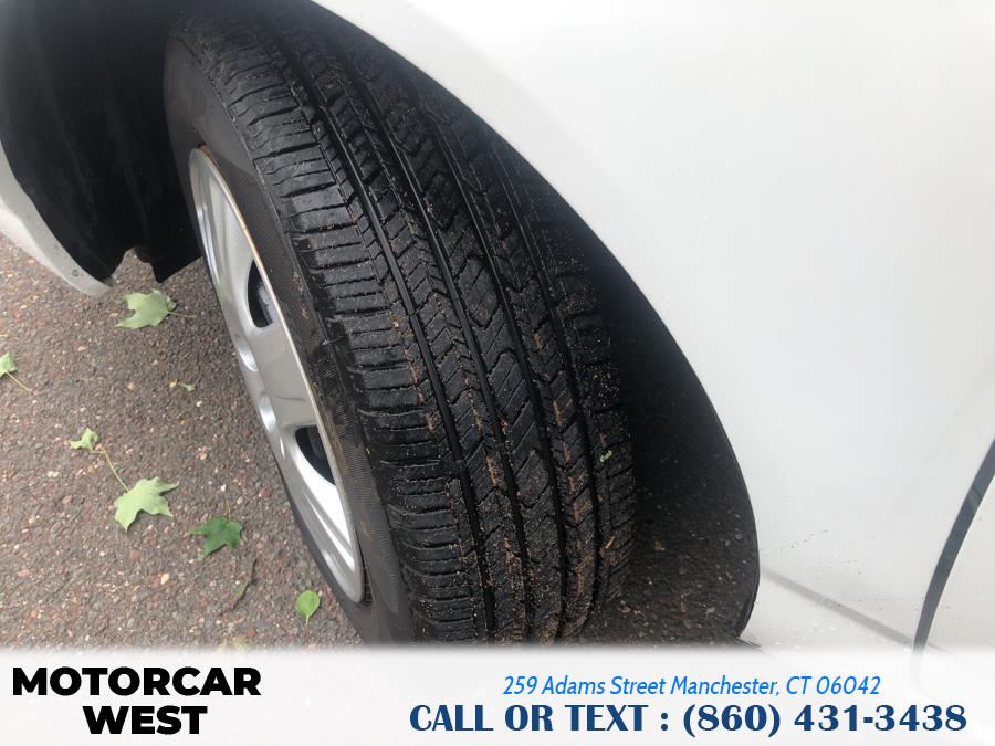 Used Toyota Corolla 4dr Sdn LE Auto 2005 | Motorcar West. Manchester, Connecticut Used Toyota Corolla 4dr Sdn LE Auto 2005 | Motorcar West. Manchester, Connecticut