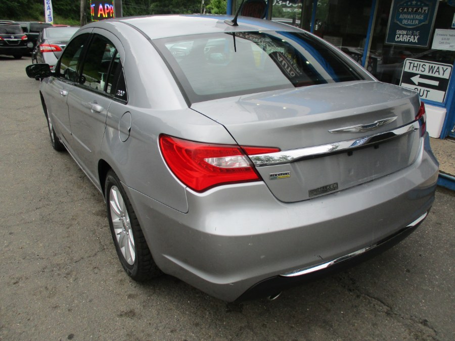 Used Chrysler 200 4dr Sdn Touring 2013 | Cos Central Auto. Meriden, Connecticut Used Chrysler 200 4dr Sdn Touring 2013 | Cos Central Auto. Meriden, Connecticut