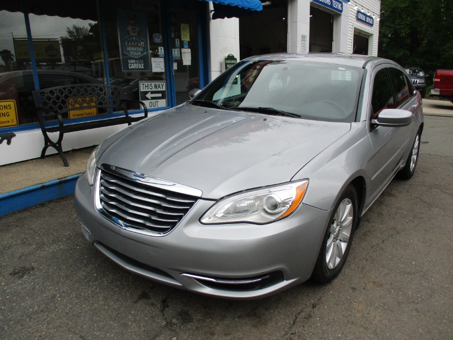 Used Chrysler 200 4dr Sdn Touring 2013 | Cos Central Auto. Meriden, Connecticut Used Chrysler 200 4dr Sdn Touring 2013 | Cos Central Auto. Meriden, Connecticut