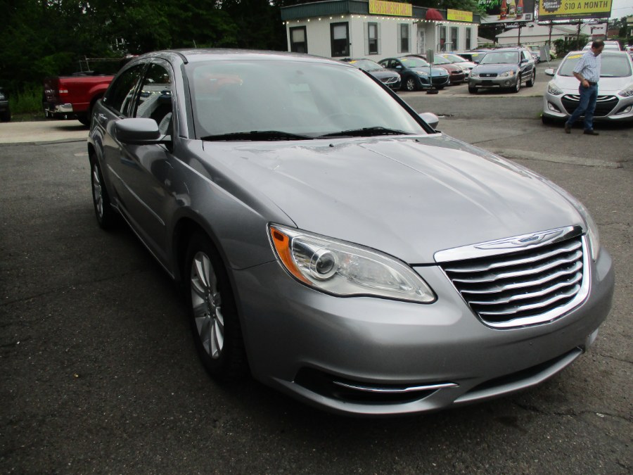 Used Chrysler 200 4dr Sdn Touring 2013 | Cos Central Auto. Meriden, Connecticut Used Chrysler 200 4dr Sdn Touring 2013 | Cos Central Auto. Meriden, Connecticut