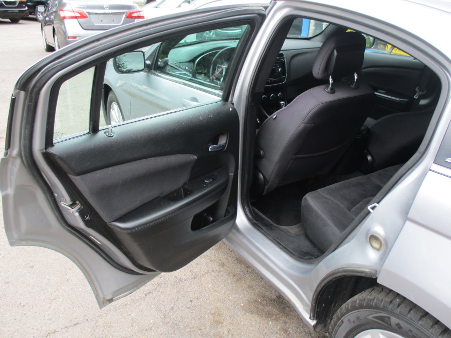 Used Chrysler 200 4dr Sdn Touring 2013 | Cos Central Auto. Meriden, Connecticut Used Chrysler 200 4dr Sdn Touring 2013 | Cos Central Auto. Meriden, Connecticut