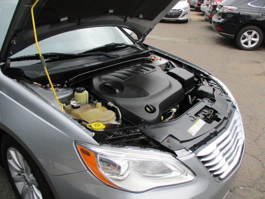 Used Chrysler 200 4dr Sdn Touring 2013 | Cos Central Auto. Meriden, Connecticut Used Chrysler 200 4dr Sdn Touring 2013 | Cos Central Auto. Meriden, Connecticut