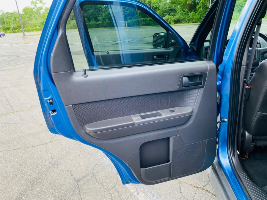 Used Ford Escape FWD 4dr V6 Auto XLT 2009 | Supreme Automotive. New Britain, Connecticut Used Ford Escape FWD 4dr V6 Auto XLT 2009 | Supreme Automotive. New Britain, Connecticut