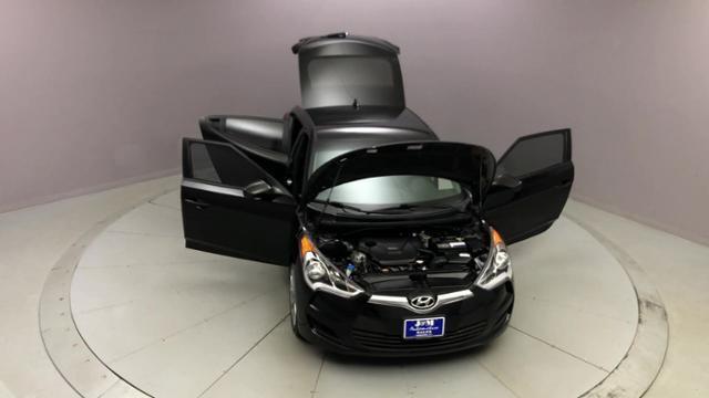 Used Hyundai Veloster 3dr Cpe Auto 2016 | J&M Automotive Sls&Svc LLC. Naugatuck, Connecticut Used Hyundai Veloster 3dr Cpe Auto 2016 | J&M Automotive Sls&Svc LLC. Naugatuck, Connecticut