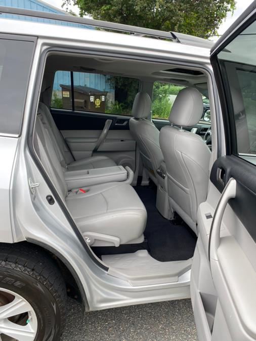 2012 Toyota Highlander 4WD 4dr V6, available for sale in Ashland, Massachusetts | New Beginning Auto Service Inc. Ashland, Massachusetts 2012 Toyota Highlander 4WD 4dr V6, available for sale in Ashland, Massachusetts | New Beginning Auto Service Inc. Ashland, Massachusetts