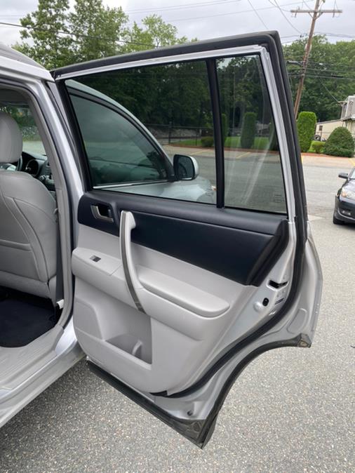 2012 Toyota Highlander 4WD 4dr V6, available for sale in Ashland, Massachusetts | New Beginning Auto Service Inc. Ashland, Massachusetts 2012 Toyota Highlander 4WD 4dr V6, available for sale in Ashland, Massachusetts | New Beginning Auto Service Inc. Ashland, Massachusetts