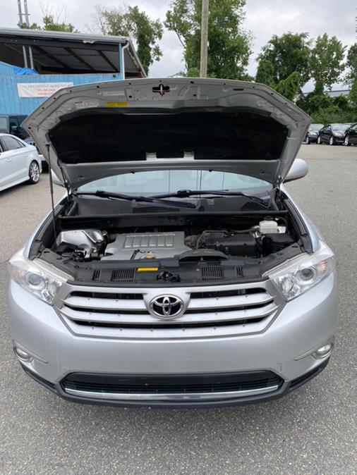 2012 Toyota Highlander 4WD 4dr V6, available for sale in Ashland, Massachusetts | New Beginning Auto Service Inc. Ashland, Massachusetts 2012 Toyota Highlander 4WD 4dr V6, available for sale in Ashland, Massachusetts | New Beginning Auto Service Inc. Ashland, Massachusetts