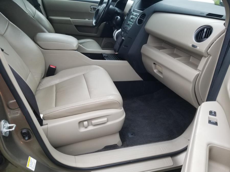 2011 Honda Pilot 4WD 4dr EX-L w/RES, available for sale in Milford, Connecticut | Adonai Auto Sales LLC. Milford, Connecticut 2011 Honda Pilot 4WD 4dr EX-L w/RES, available for sale in Milford, Connecticut | Adonai Auto Sales LLC. Milford, Connecticut