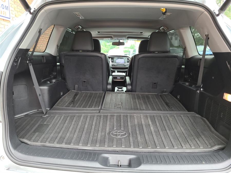 2015 Toyota Highlander AWD 4dr V6 XLE, available for sale in Waterbury, Connecticut | National Auto Brokers, Inc.. Waterbury, Connecticut 2015 Toyota Highlander AWD 4dr V6 XLE, available for sale in Waterbury, Connecticut | National Auto Brokers, Inc.. Waterbury, Connecticut