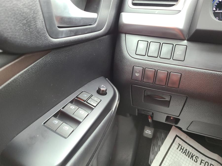 2015 Toyota Highlander AWD 4dr V6 XLE, available for sale in Waterbury, Connecticut | National Auto Brokers, Inc.. Waterbury, Connecticut 2015 Toyota Highlander AWD 4dr V6 XLE, available for sale in Waterbury, Connecticut | National Auto Brokers, Inc.. Waterbury, Connecticut