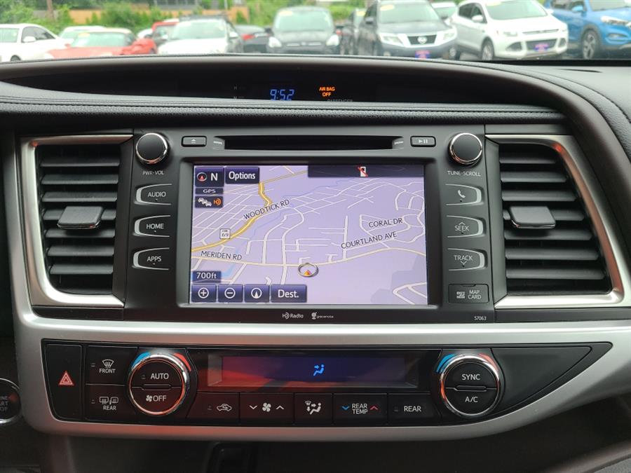 2015 Toyota Highlander AWD 4dr V6 XLE, available for sale in Waterbury, Connecticut | National Auto Brokers, Inc.. Waterbury, Connecticut 2015 Toyota Highlander AWD 4dr V6 XLE, available for sale in Waterbury, Connecticut | National Auto Brokers, Inc.. Waterbury, Connecticut