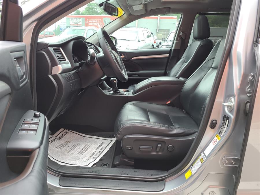 2015 Toyota Highlander AWD 4dr V6 XLE, available for sale in Waterbury, Connecticut | National Auto Brokers, Inc.. Waterbury, Connecticut 2015 Toyota Highlander AWD 4dr V6 XLE, available for sale in Waterbury, Connecticut | National Auto Brokers, Inc.. Waterbury, Connecticut