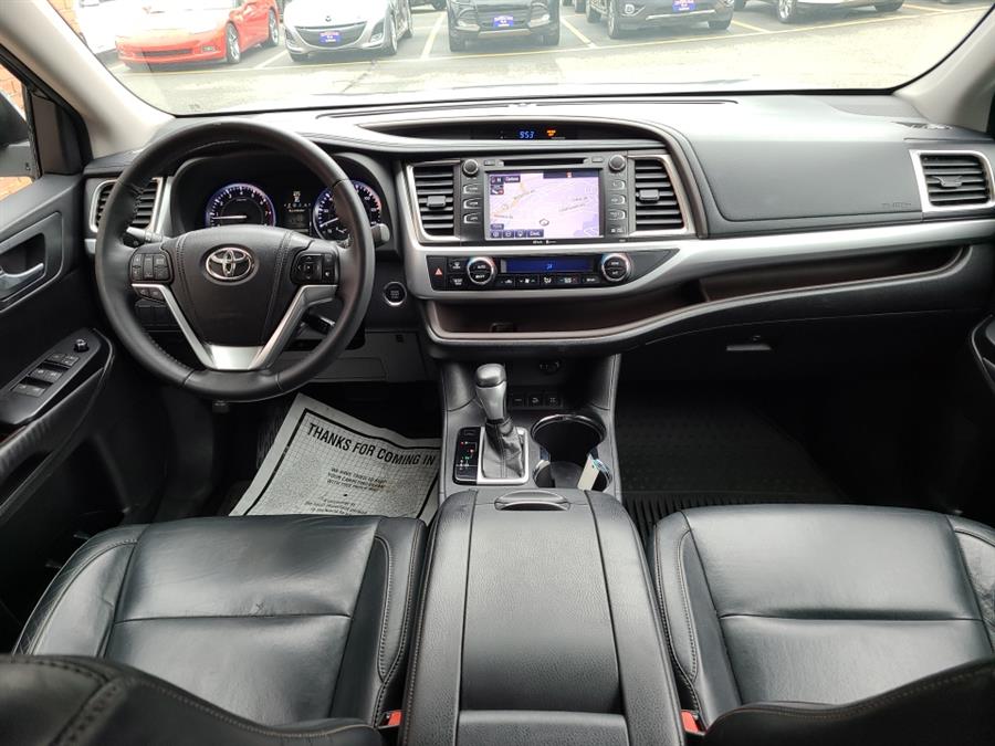 2015 Toyota Highlander AWD 4dr V6 XLE, available for sale in Waterbury, Connecticut | National Auto Brokers, Inc.. Waterbury, Connecticut 2015 Toyota Highlander AWD 4dr V6 XLE, available for sale in Waterbury, Connecticut | National Auto Brokers, Inc.. Waterbury, Connecticut