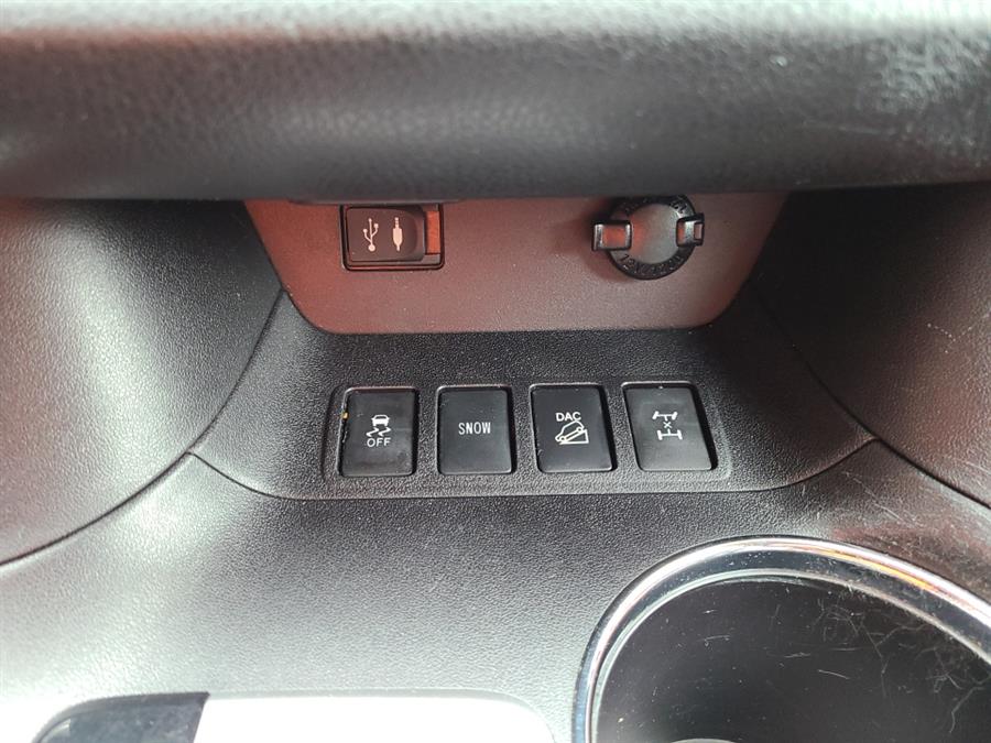 2015 Toyota Highlander AWD 4dr V6 XLE, available for sale in Waterbury, Connecticut | National Auto Brokers, Inc.. Waterbury, Connecticut 2015 Toyota Highlander AWD 4dr V6 XLE, available for sale in Waterbury, Connecticut | National Auto Brokers, Inc.. Waterbury, Connecticut
