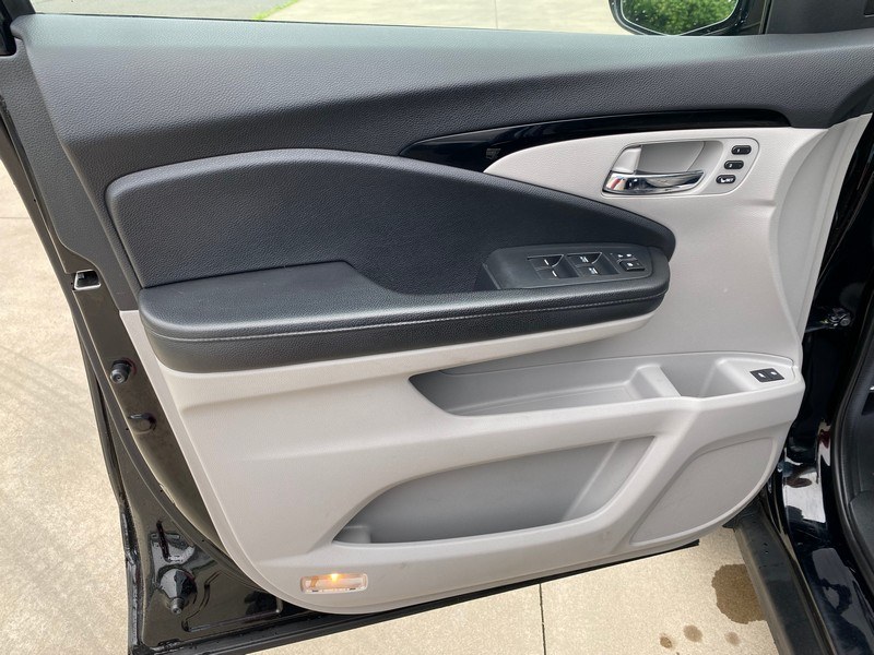 Used Honda Pilot AWD 4dr Elite w/RES & Navi 2016 | Union Street Auto Sales. West Springfield, Massachusetts Used Honda Pilot AWD 4dr Elite w/RES & Navi 2016 | Union Street Auto Sales. West Springfield, Massachusetts