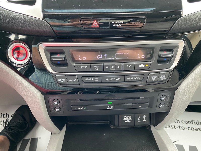 Used Honda Pilot AWD 4dr Elite w/RES & Navi 2016 | Union Street Auto Sales. West Springfield, Massachusetts Used Honda Pilot AWD 4dr Elite w/RES & Navi 2016 | Union Street Auto Sales. West Springfield, Massachusetts