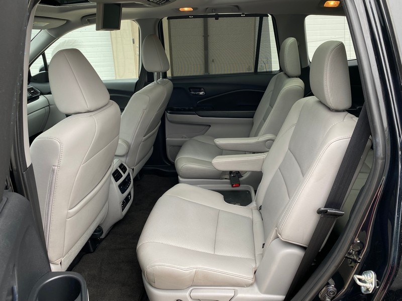 Used Honda Pilot AWD 4dr Elite w/RES & Navi 2016 | Union Street Auto Sales. West Springfield, Massachusetts Used Honda Pilot AWD 4dr Elite w/RES & Navi 2016 | Union Street Auto Sales. West Springfield, Massachusetts