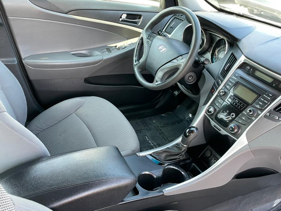 2012 Hyundai Sonata 4dr Sdn 2.4L Auto GLS, available for sale in Corona, California | Green Light Auto. Corona, California 2012 Hyundai Sonata 4dr Sdn 2.4L Auto GLS, available for sale in Corona, California | Green Light Auto. Corona, California