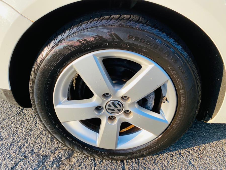 2008 Volkswagen Jetta Sedan 4dr Auto SE PZEV, available for sale in New Britain, Connecticut | Supreme Automotive. New Britain, Connecticut 2008 Volkswagen Jetta Sedan 4dr Auto SE PZEV, available for sale in New Britain, Connecticut | Supreme Automotive. New Britain, Connecticut