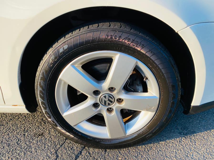 2008 Volkswagen Jetta Sedan 4dr Auto SE PZEV, available for sale in New Britain, Connecticut | Supreme Automotive. New Britain, Connecticut 2008 Volkswagen Jetta Sedan 4dr Auto SE PZEV, available for sale in New Britain, Connecticut | Supreme Automotive. New Britain, Connecticut