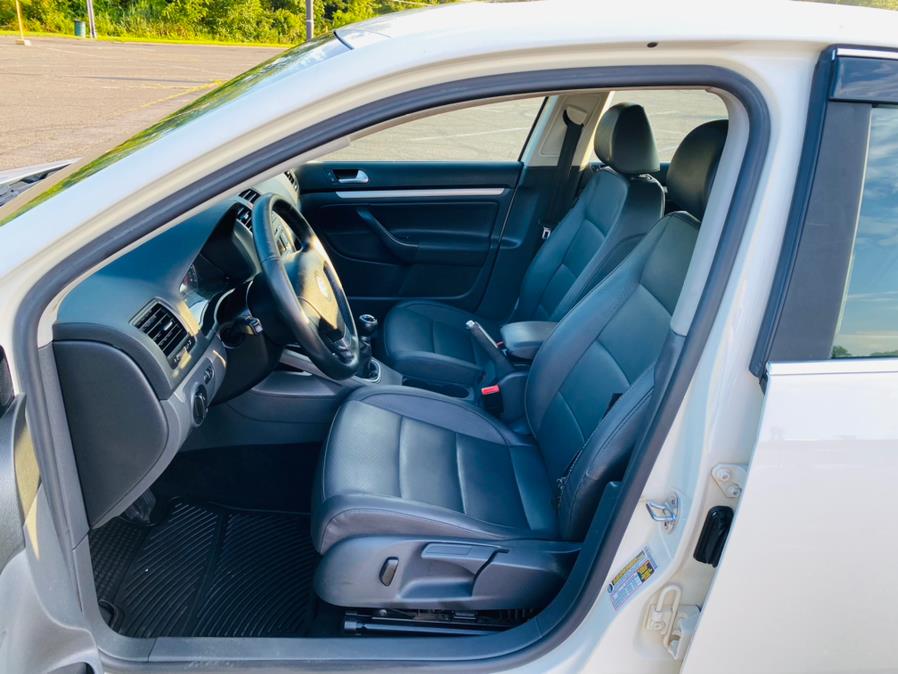 2008 Volkswagen Jetta Sedan 4dr Auto SE PZEV, available for sale in New Britain, Connecticut | Supreme Automotive. New Britain, Connecticut 2008 Volkswagen Jetta Sedan 4dr Auto SE PZEV, available for sale in New Britain, Connecticut | Supreme Automotive. New Britain, Connecticut