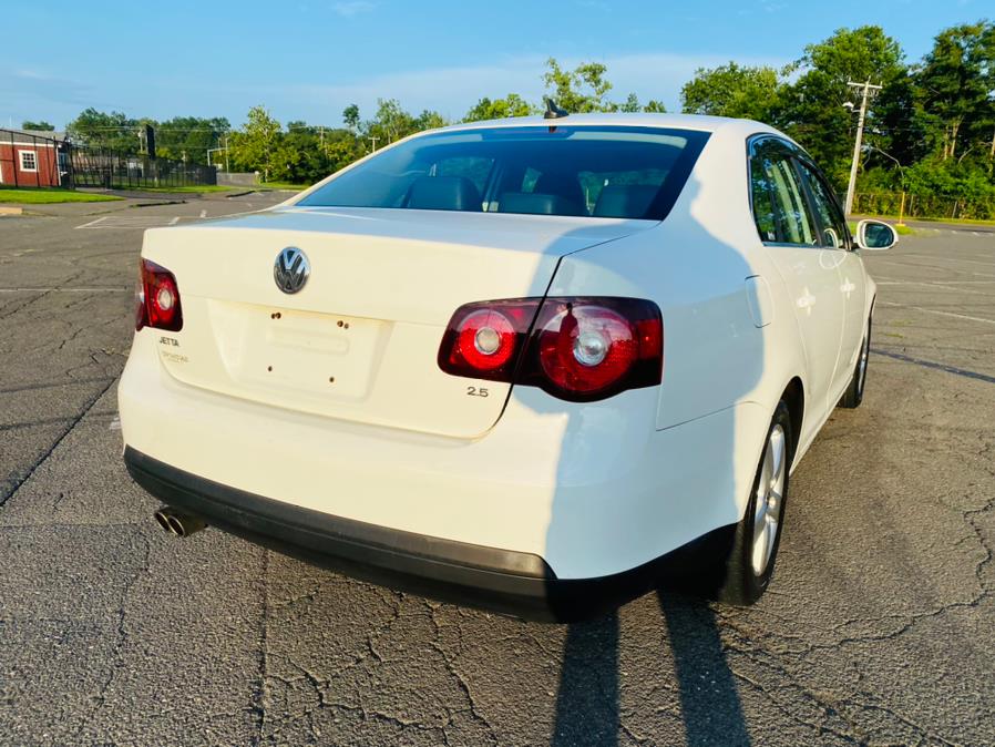 2008 Volkswagen Jetta Sedan 4dr Auto SE PZEV, available for sale in New Britain, Connecticut | Supreme Automotive. New Britain, Connecticut 2008 Volkswagen Jetta Sedan 4dr Auto SE PZEV, available for sale in New Britain, Connecticut | Supreme Automotive. New Britain, Connecticut