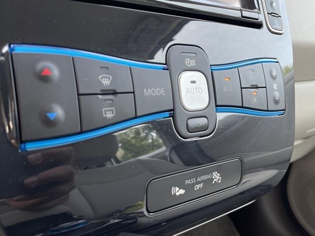 Used Nissan Leaf SL 2012 | Blasius Federal Road. Brookfield, Connecticut Used Nissan Leaf SL 2012 | Blasius Federal Road. Brookfield, Connecticut