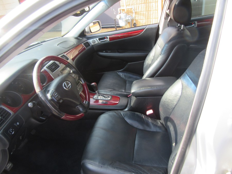 Used Lexus ES 330 4dr Sdn 2005 | Royalty Auto Sales. Little Ferry, New Jersey Used Lexus ES 330 4dr Sdn 2005 | Royalty Auto Sales. Little Ferry, New Jersey